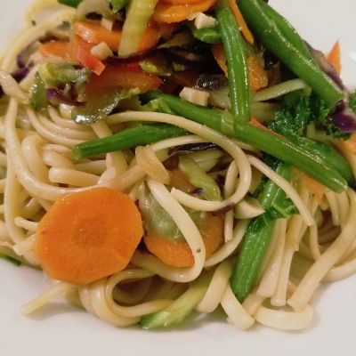 veggie lo mein by simplegreenmoms.com